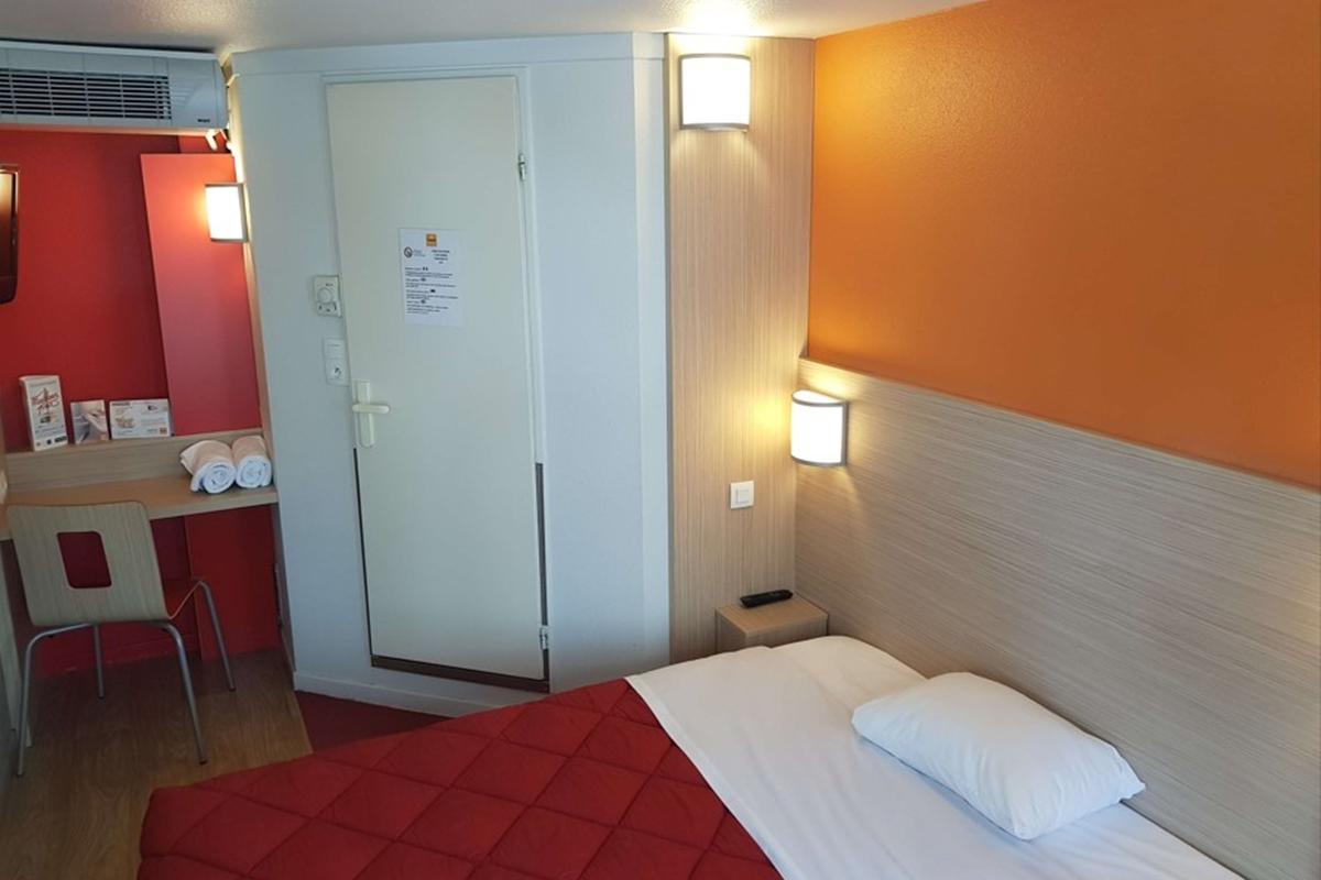 พรีเมียรคลาสลีออนโอเอสทัสซิน Hotel ตาสแซ็ง-ลา-เดอมี-ลูน ภายนอก รูปภาพ