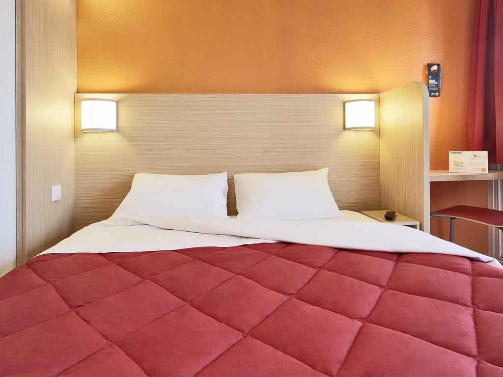 พรีเมียรคลาสลีออนโอเอสทัสซิน Hotel ตาสแซ็ง-ลา-เดอมี-ลูน ภายนอก รูปภาพ