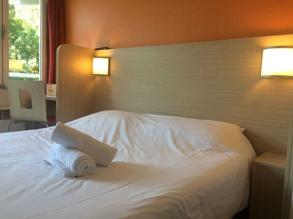 พรีเมียรคลาสลีออนโอเอสทัสซิน Hotel ตาสแซ็ง-ลา-เดอมี-ลูน ภายนอก รูปภาพ