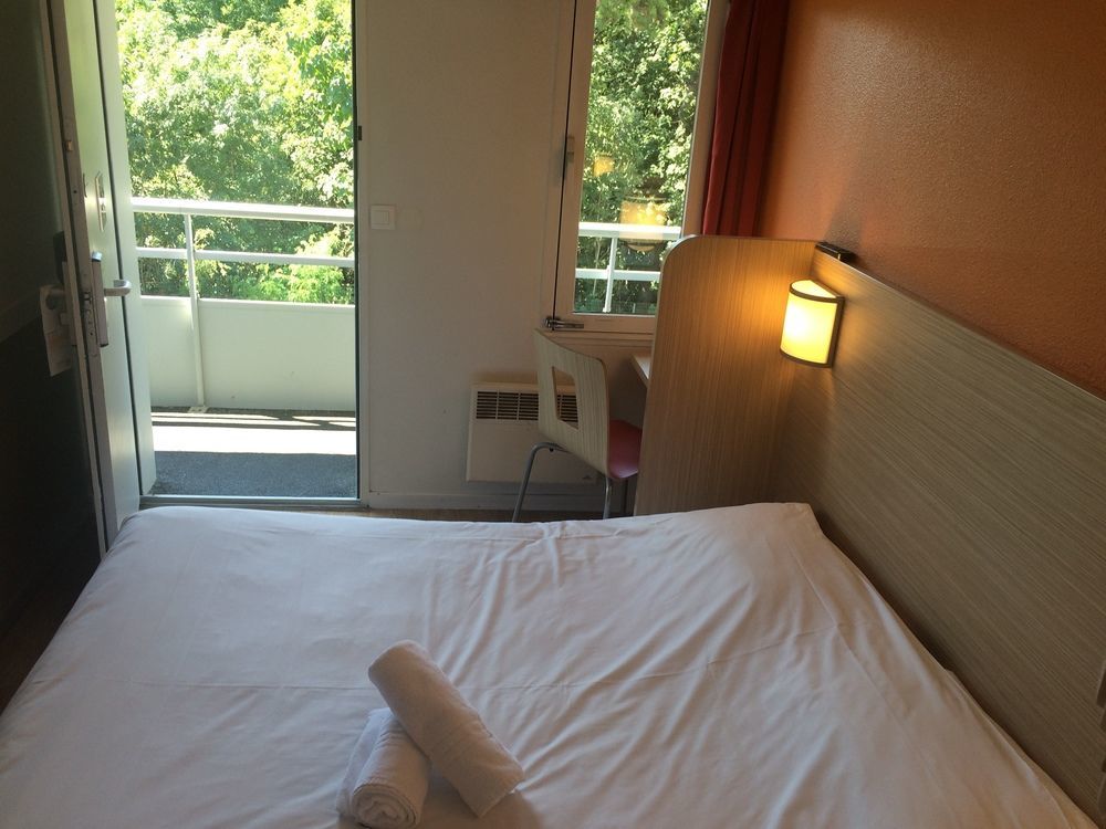 พรีเมียรคลาสลีออนโอเอสทัสซิน Hotel ตาสแซ็ง-ลา-เดอมี-ลูน ภายนอก รูปภาพ